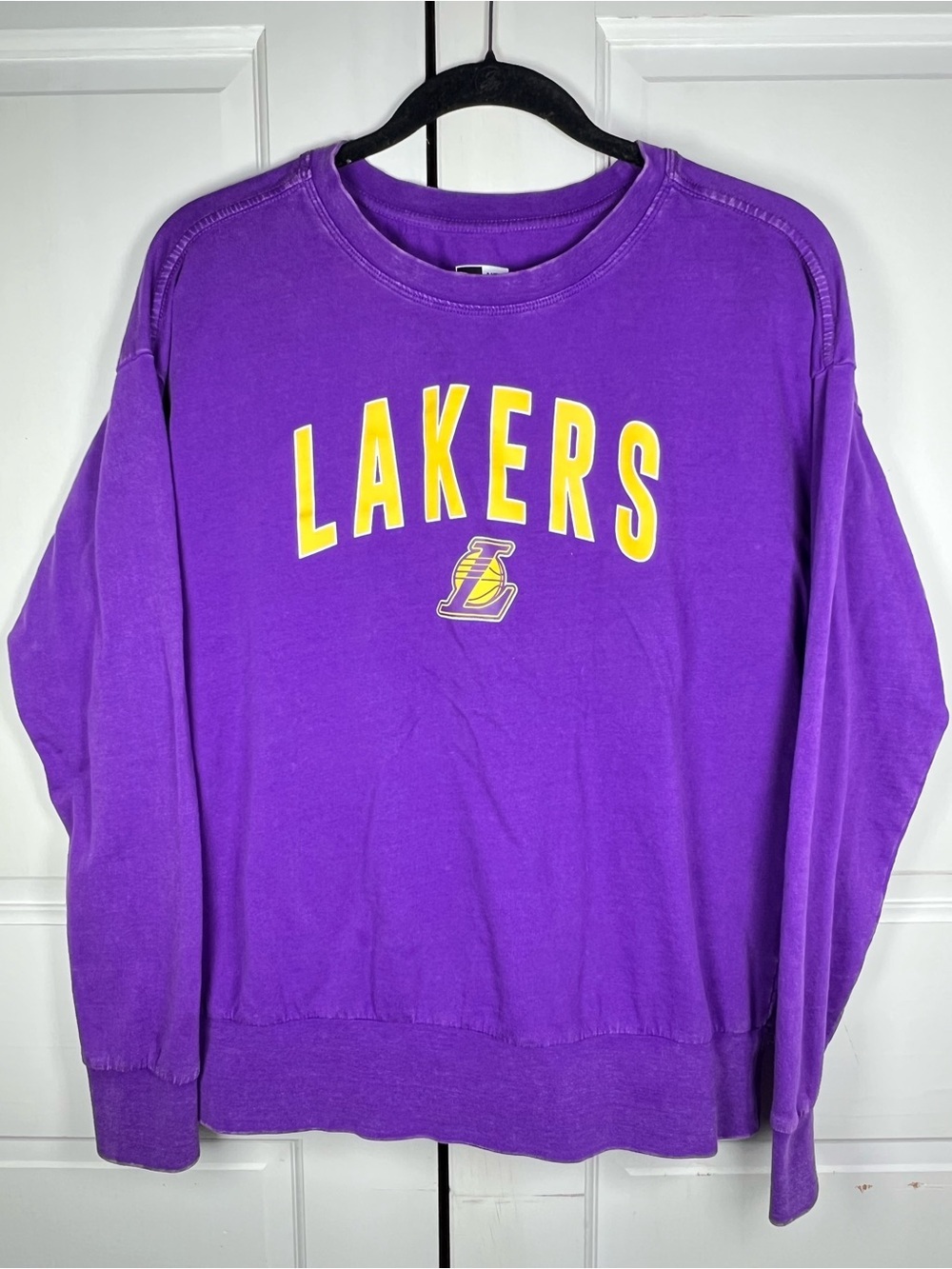 LAKERS ๐ New Era Purple 100% Cotton Crewneck Sweatshirt Size Medium - Picture 2 of 5
